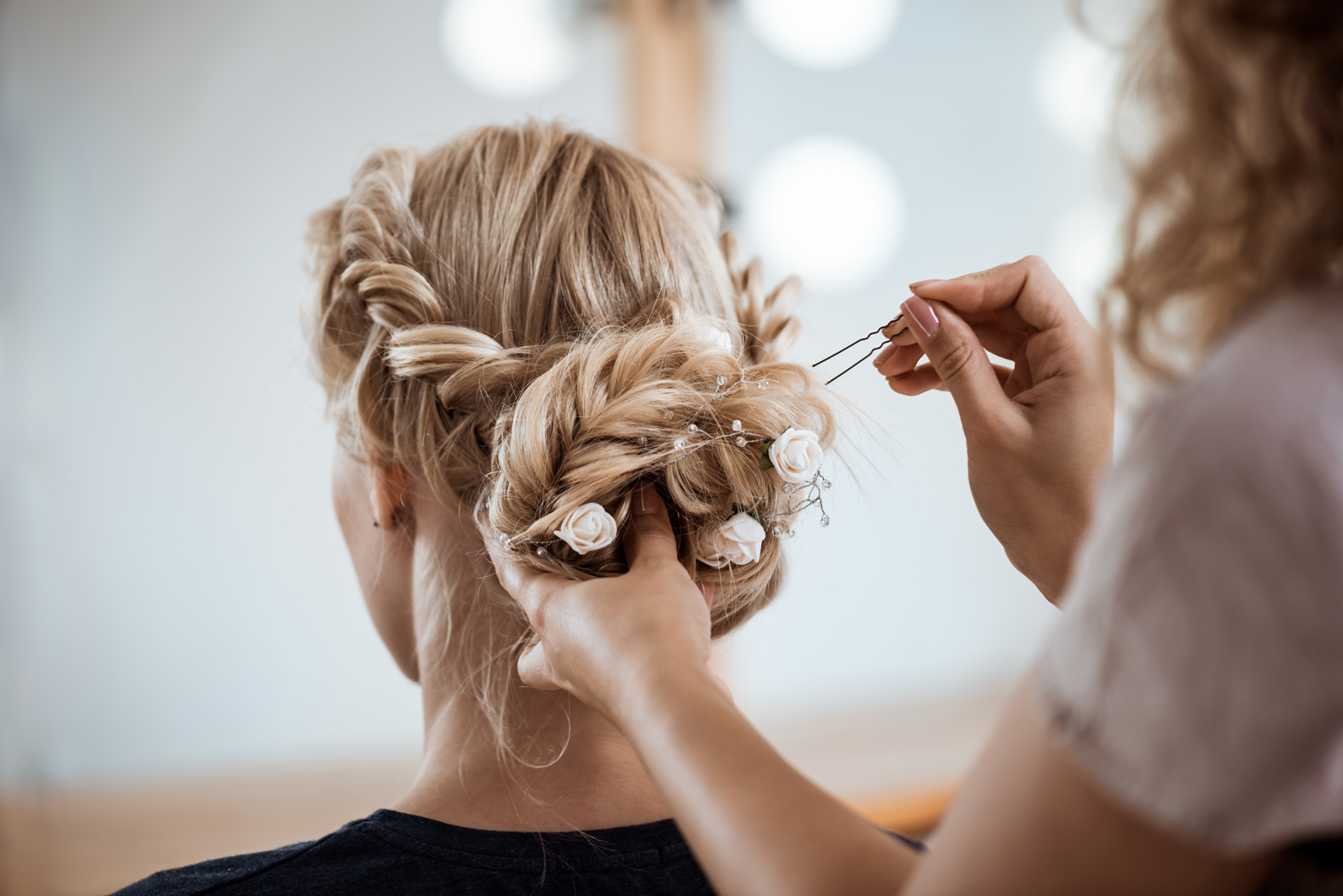 female-hairdresser-making-hairstyle-to-blonde-woman-in-beauty-salon